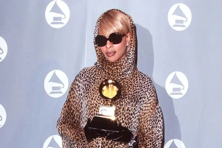 90’s Mary J Blige 90s Fashion Style and Iconic Trends